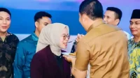 Wan Azimah, Ketua PPK Lima Puluh Diduga Terlibat Pelanggaran Mendukung Paslon Nomor 02 Wan Azimah, Ketua PPK Lima Puluh Diduga Terlibat Pelanggaran Mendukung Paslon Nomor 02