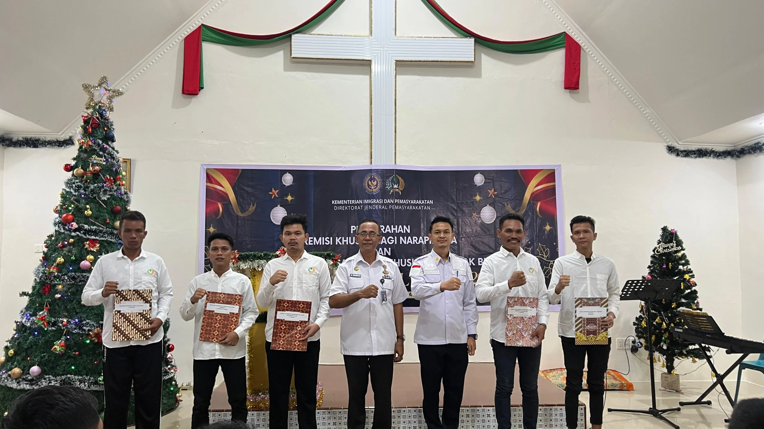 Penuh Sukacita Natal, 67 Warga Binaan Lapas Labuhan Ruku Terima Remisi