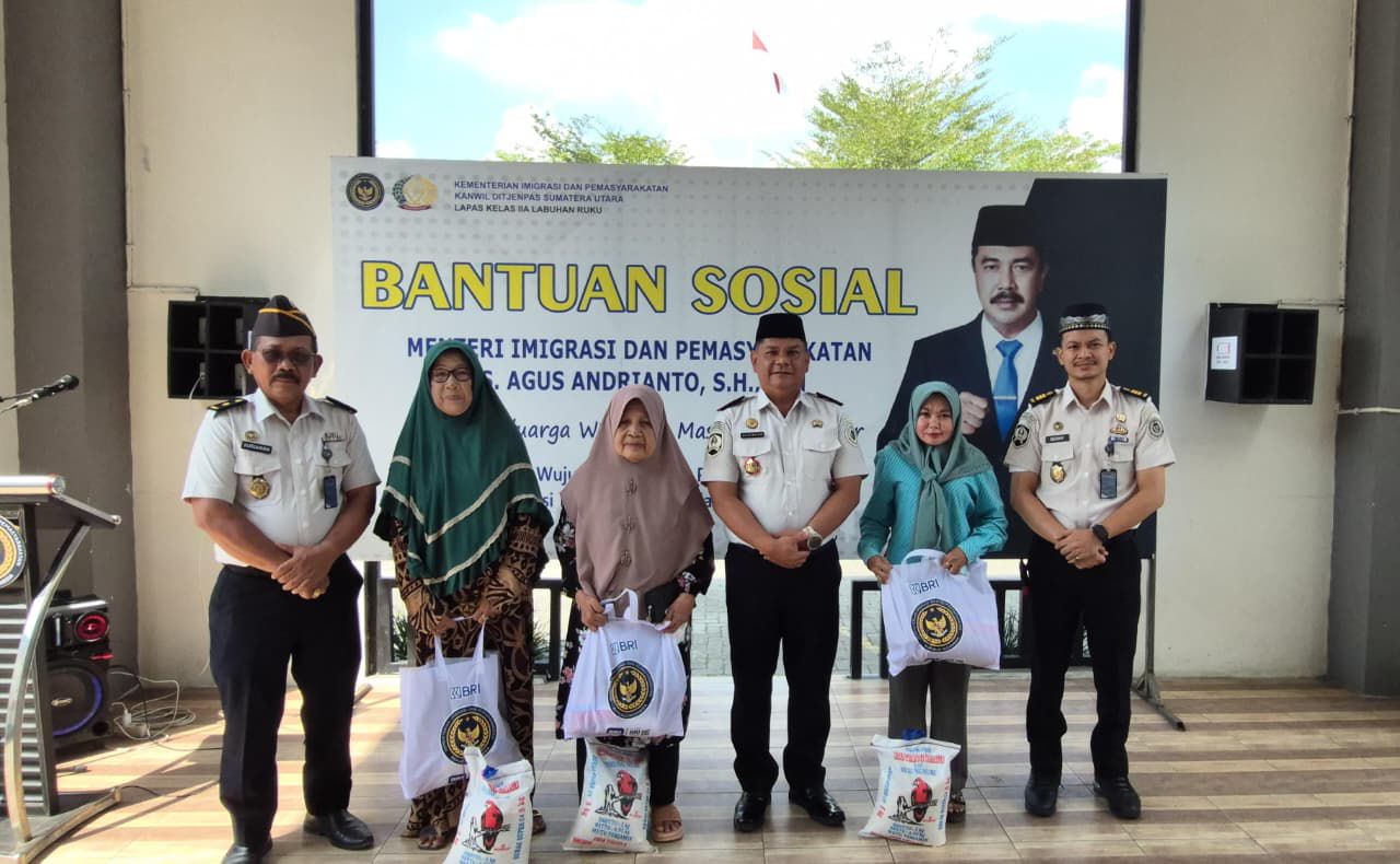 Wujud Kepedulian Sosial, Lapas Labuhan Ruku Berikan Bansos kepada Masyarakat