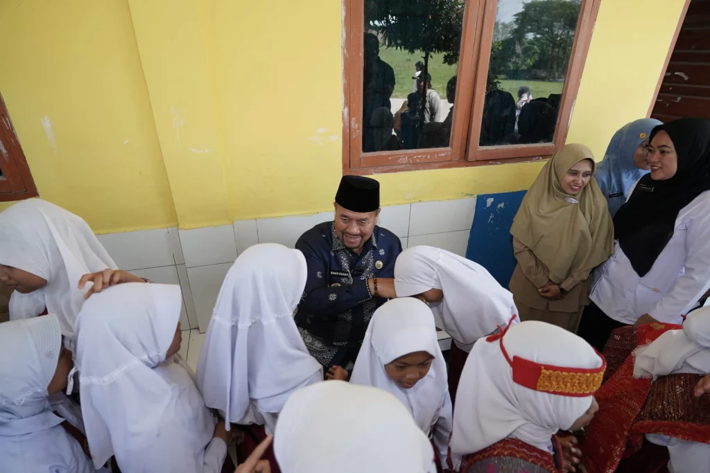 Bupati Baharuddin Imbau Warga untuk Memanfaatkan Pekarangan Rumah