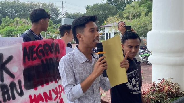 Gerakan Aktivis Peduli Sumatera Utara( GAP-SU ) Gelar Unjuk Rasa di Depan Kantor Bupati Asahan