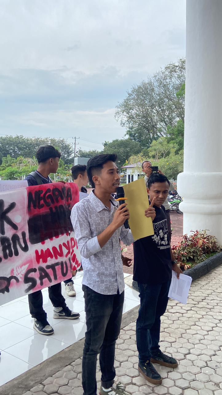 Gerakan Aktivis Peduli Sumatera Utara( GAP-SU ) Gelar Unjuk Rasa di Depan Kantor Bupati Asahan