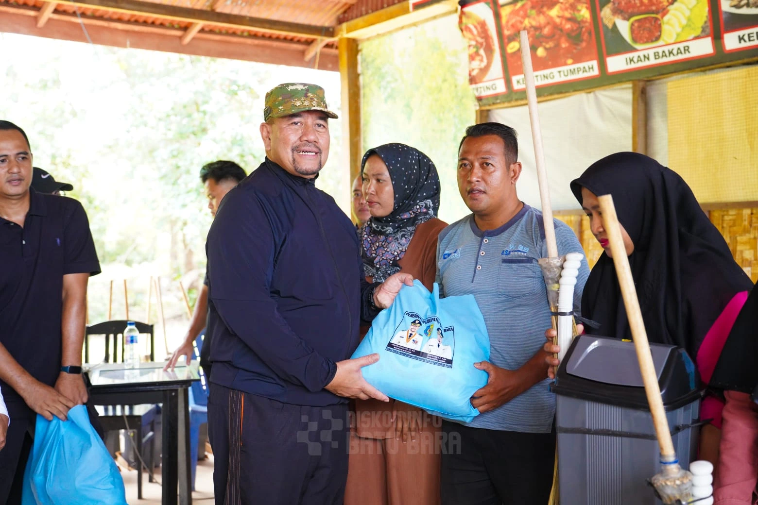 Peringati Hari Peduli Sampah Nasional 2026 Bupati Batu Bara Pimpin Penanaman Pohon di Pantai Datuk
