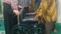 Dinsos P3A Batu Bara Serahkan Berbagai Alat Bantu untuk Penyandang Disabilitas