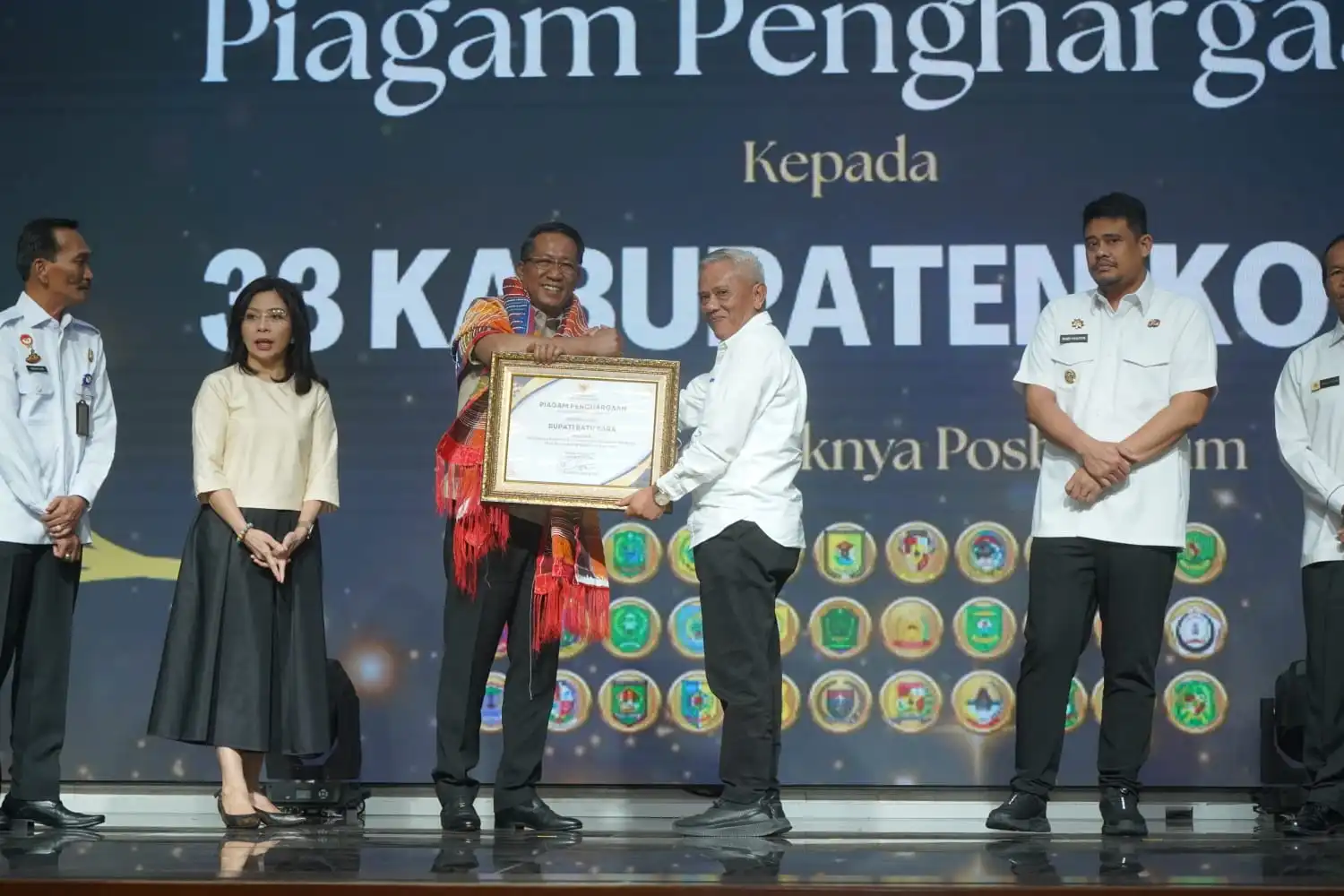 Bupati Baharuddin Siagian Raih Penghargaan Kementerian Hukum RI atas Komitmen Pelayanan Hukum di Batu Bara
