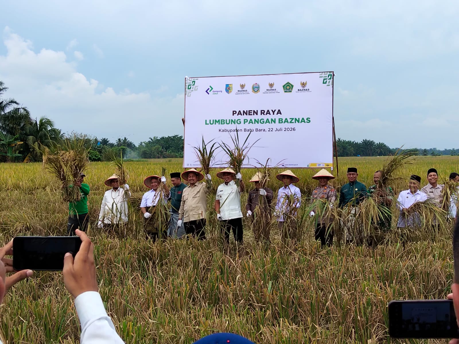 BAZNAS Batu Bara Raih Perhatian Nasional, Ketua BAZNAS RI Tinjau Panen Raya Lumbung Pangan